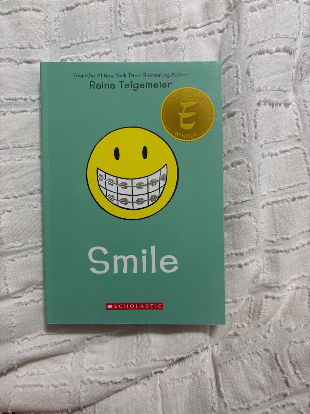 Smile - Raina Telgemeier: Parperback